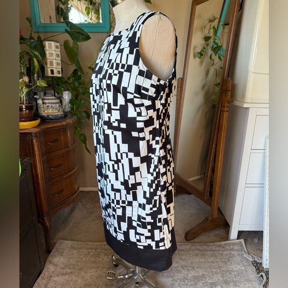 Apt 9 Black and White Geometric Pattern Shift Dress, plus size 18 - Picture 2 of 9